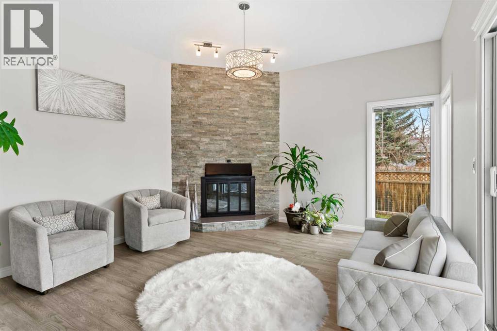 36 Woodfern Rise SW, Calgary, Alberta  T2W 4S2 - Photo 11 - A2305683