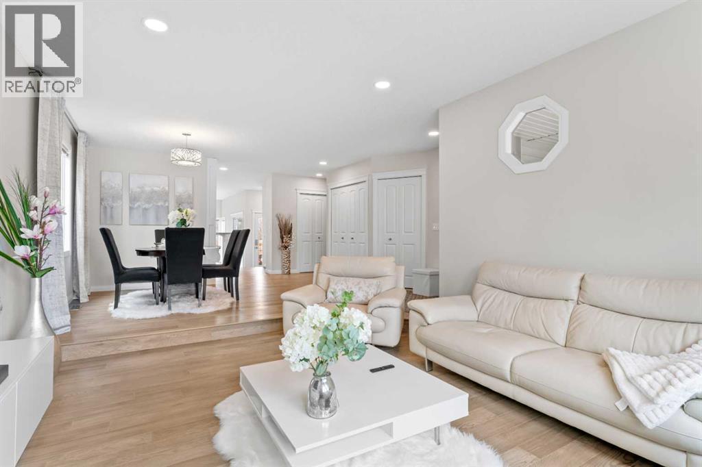 36 Woodfern Rise SW, Calgary, Alberta  T2W 4S2 - Photo 6 - A2305683