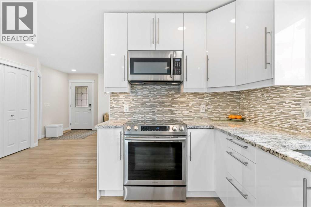36 Woodfern Rise SW, Calgary, Alberta  T2W 4S2 - Photo 10 - A2305683