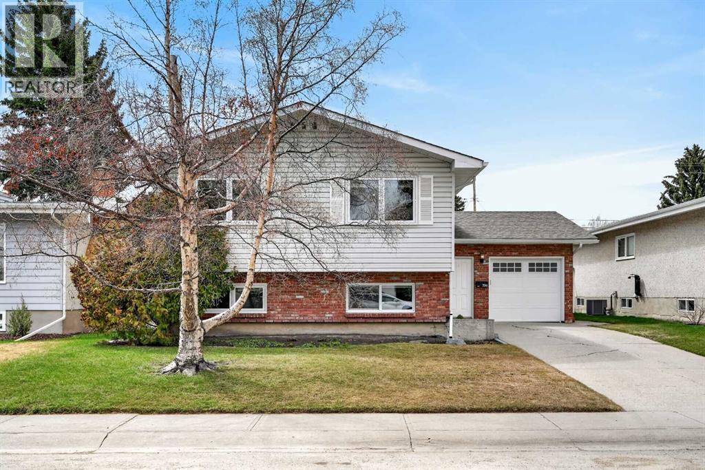 3516 Lakeside Crescent SW, Calgary, Alberta  T3E 6A6 - Photo 1 - A2306432