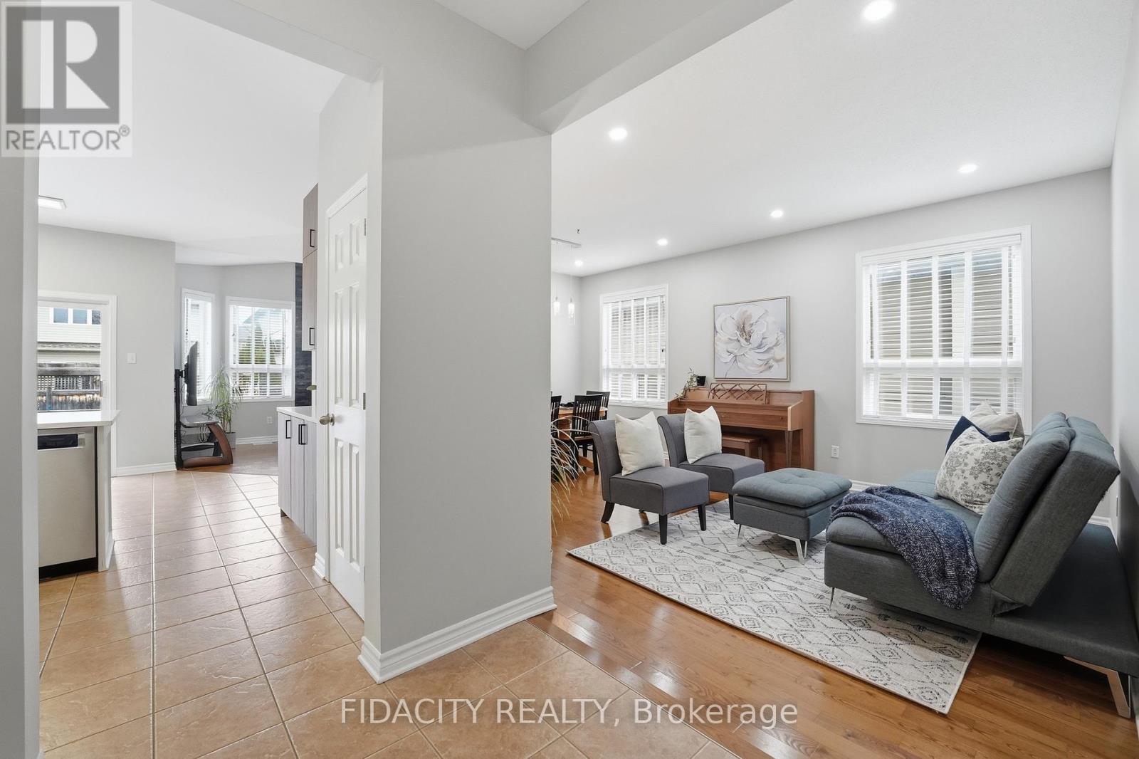 78 Black Bear Way, Ottawa, Ontario  K2S 2G7 - Photo 4 - X13071932