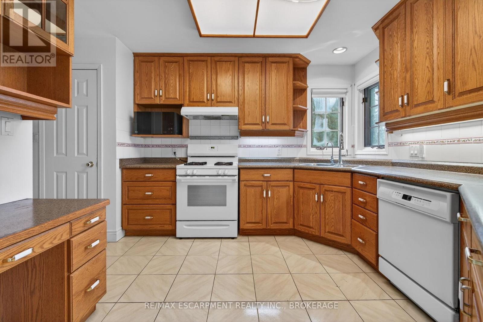 5114 Mount Nemo Crescent, Burlington, Ontario  L7M 0T6 - Photo 7 - W13063060