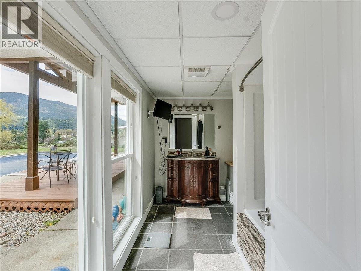 1968 Brilliant Road, Castlegar, British Columbia  V1N 4M2 - Photo 41 - 10385649