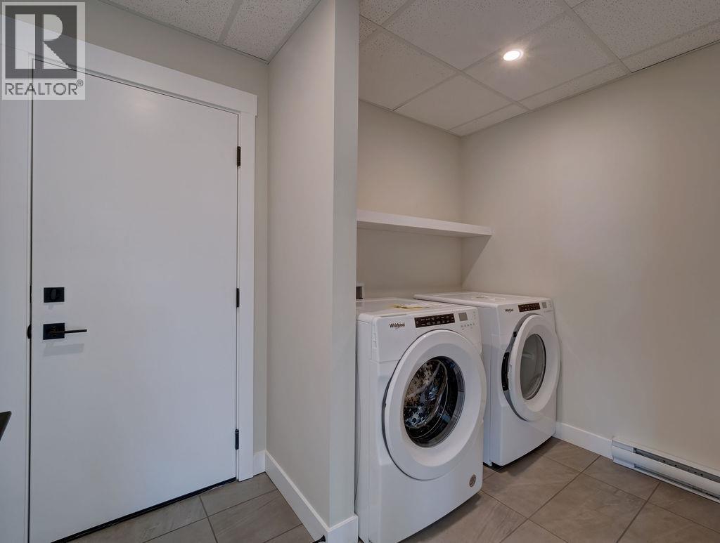808 Gerussi Lane, Gibsons, British Columbia  V0N 1V7 - Photo 17 - R3118387