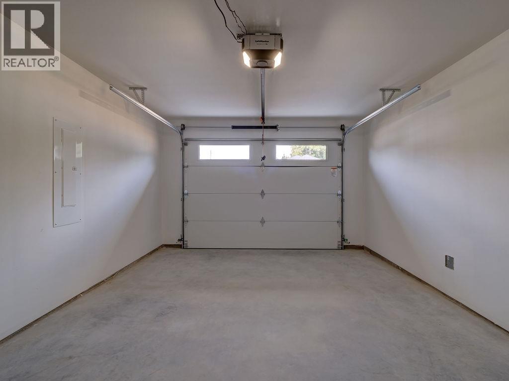 808 Gerussi Lane, Gibsons, British Columbia  V0N 1V7 - Photo 18 - R3118387