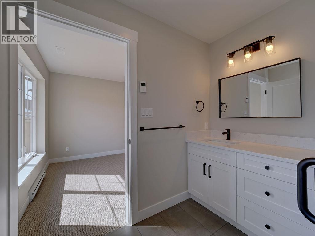 808 Gerussi Lane, Gibsons, British Columbia  V0N 1V7 - Photo 28 - R3118387