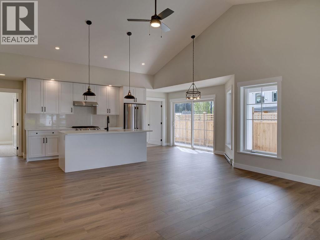 808 Gerussi Lane, Gibsons, British Columbia  V0N 1V7 - Photo 6 - R3118387