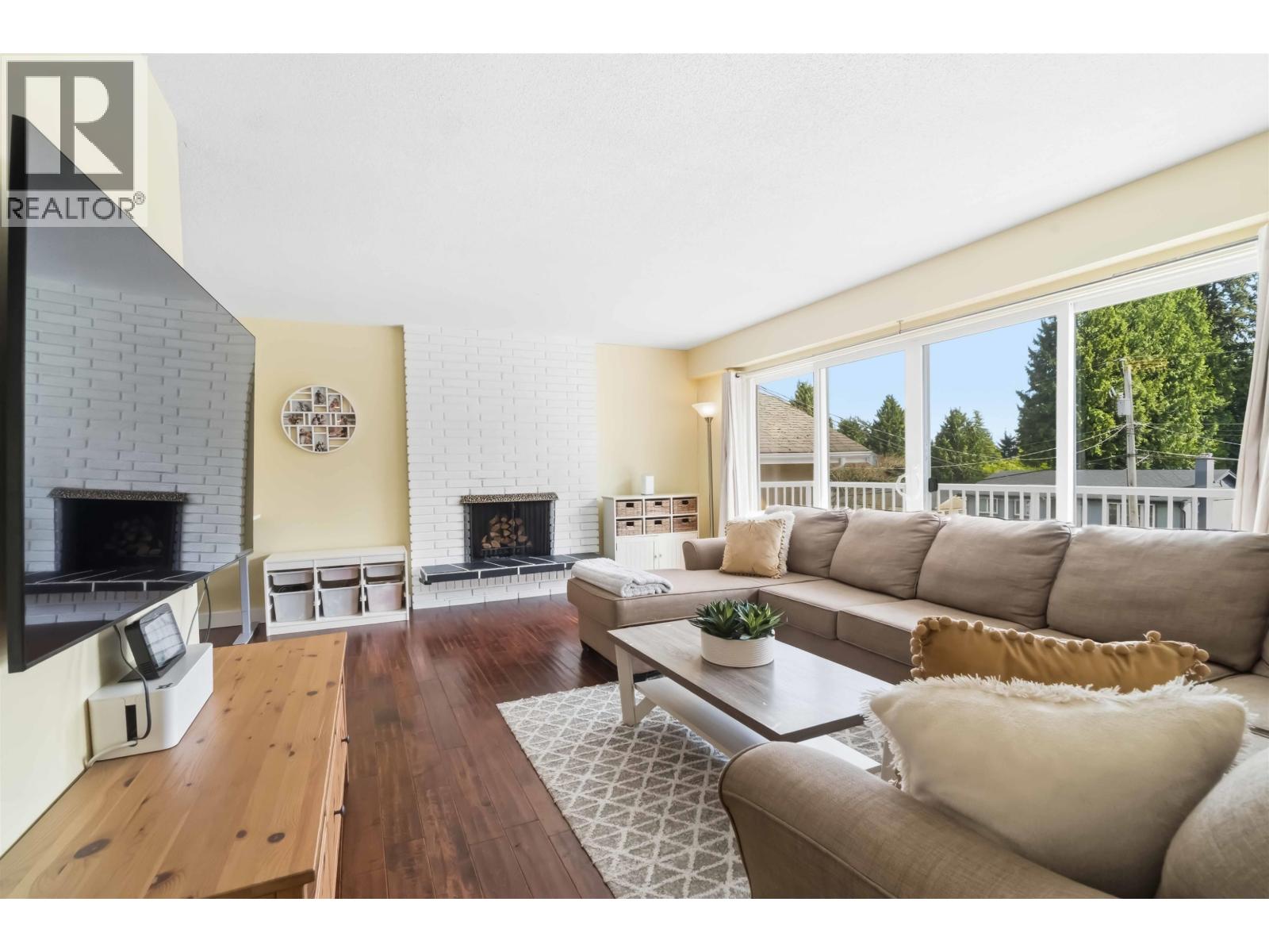 1861 Chalmers Avenue, Port Coquitlam, British Columbia  V3B 2T3 - Photo 3 - R3118393