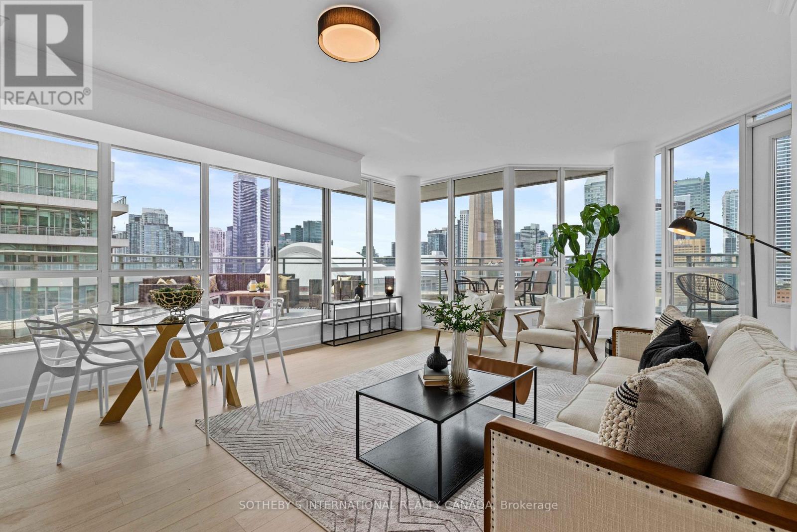 <div class="slider-price">$999,900</div><p>2608 - 228 Queens Quay W, Toronto, Ontario</p>