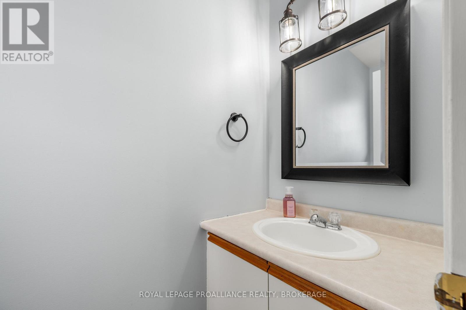 81 Rose Abbey Drive, Kingston, Ontario  K7K 6V9 - Photo 3 - X12915730