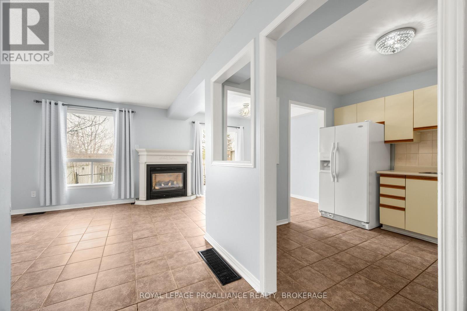 81 Rose Abbey Drive, Kingston, Ontario  K7K 6V9 - Photo 6 - X12915730
