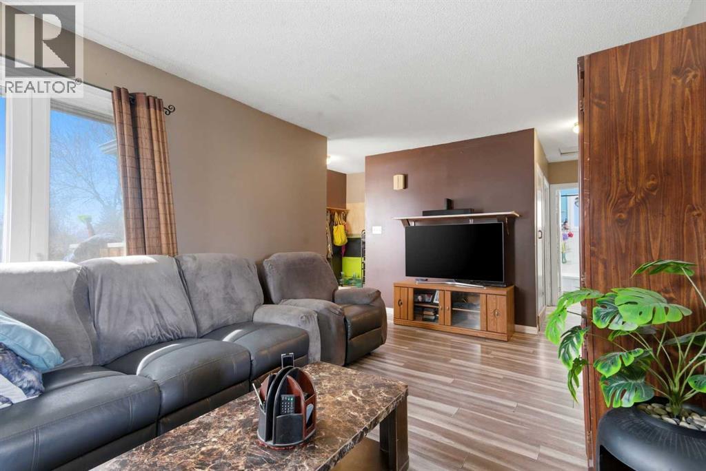 4820 48 Avenue, Innisfail, Alberta  T4G 1N7 - Photo 4 - A2306944