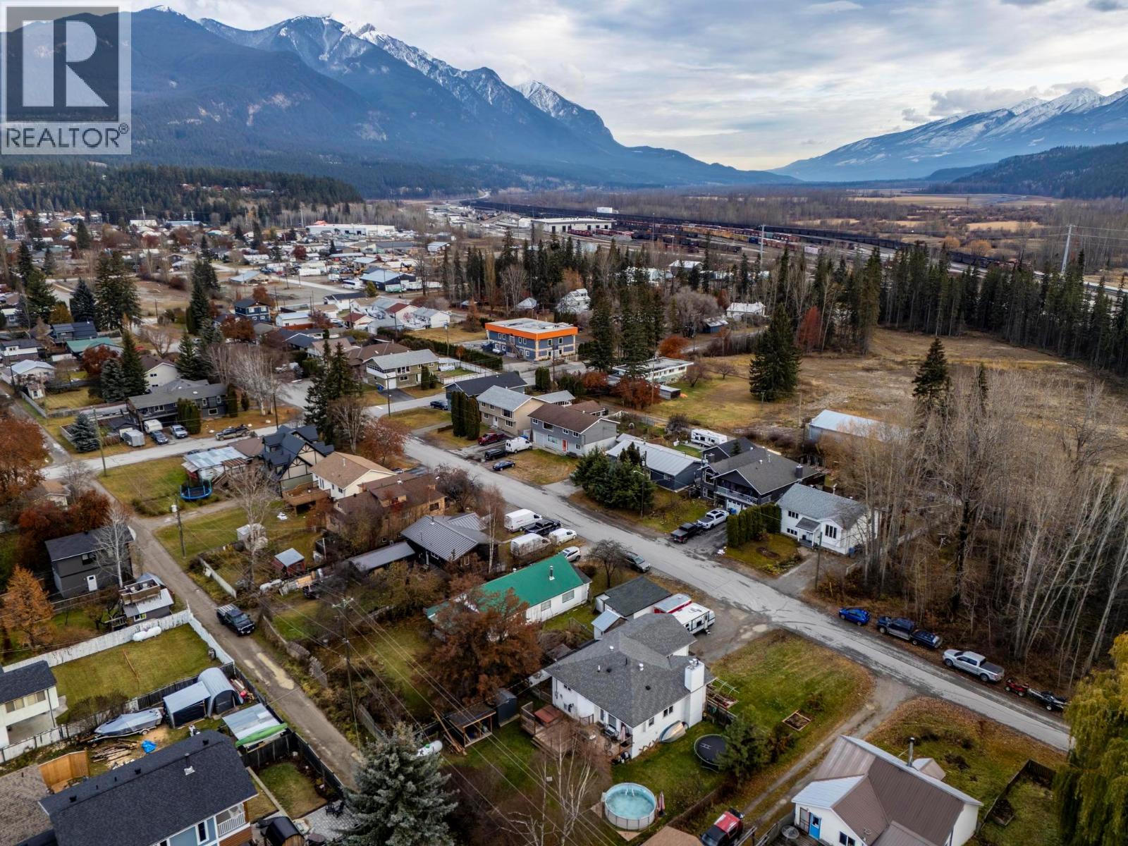 517 12th Street S, Golden, British Columbia  V0A 1H0 - Photo 53 - 10367357
