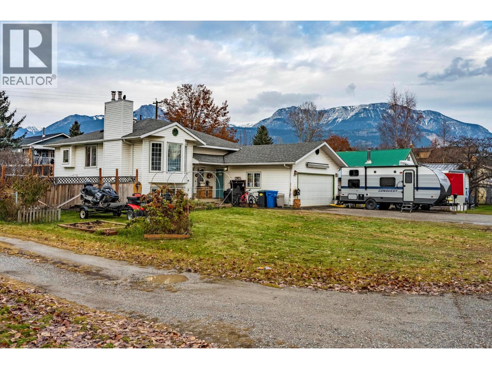 517 12th Street S, Golden, British Columbia  V0A 1H0 - Photo 73 - 10367357