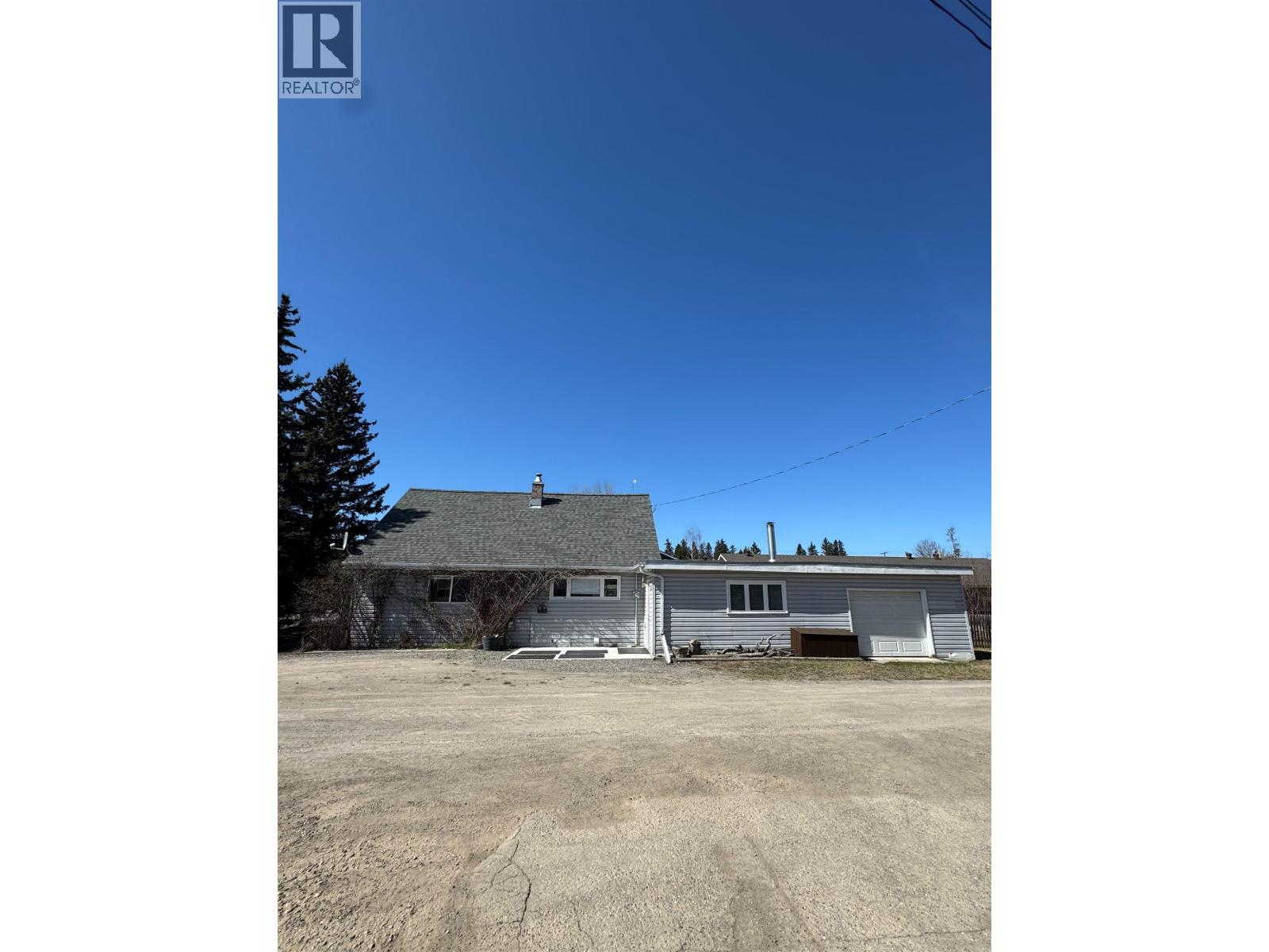 137 Victoria Street, Vanderhoof, British Columbia  V0J 3A0 - Photo 2 - R3118386