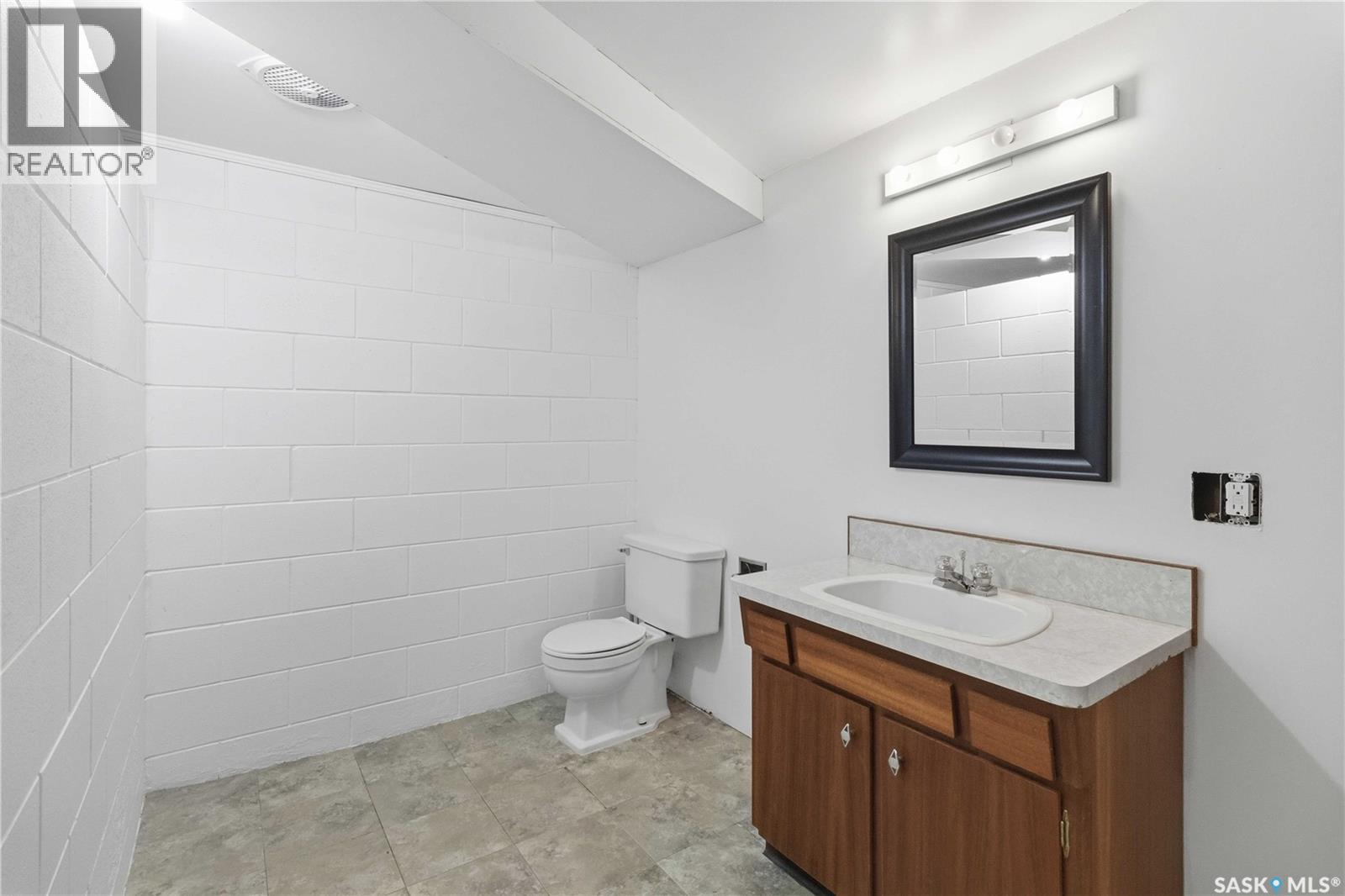 8 Park Avenue, Langham, Saskatchewan  S0K 2L0 - Photo 33 - SK034620