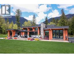 6133 PIPPERS Lane, Nelson, British Columbia
