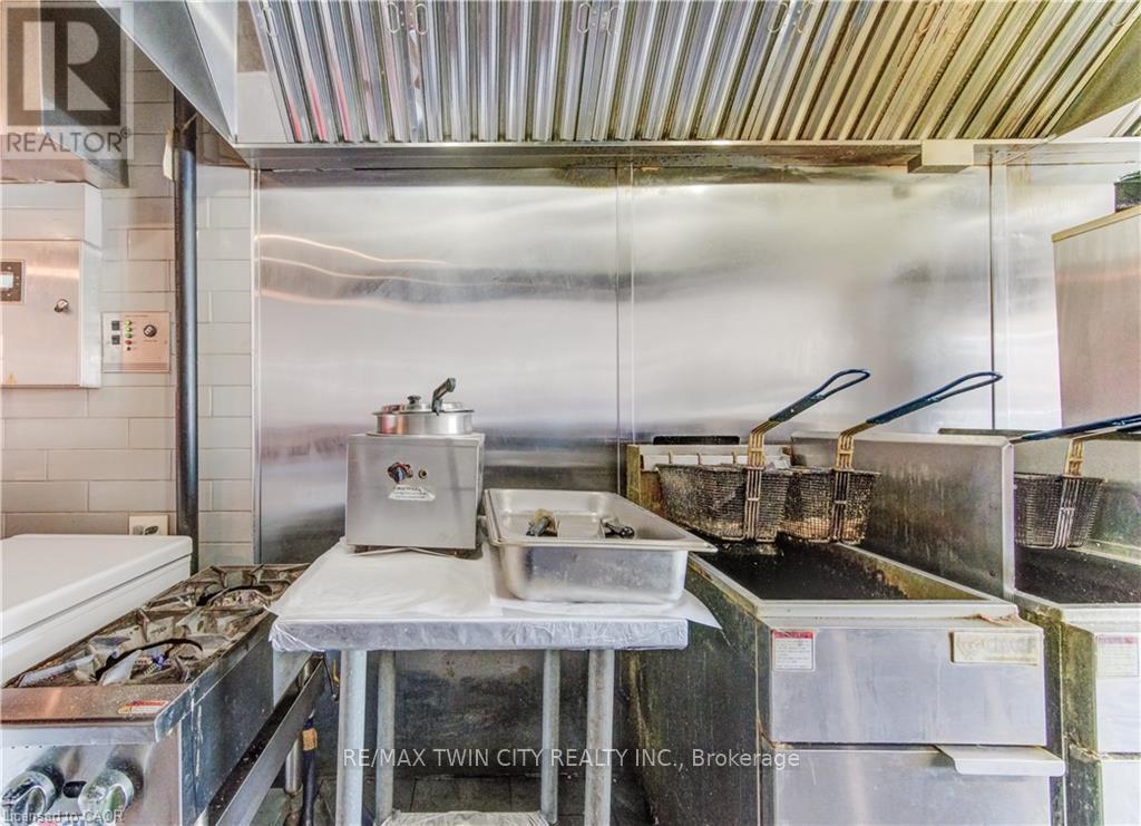 170 University Avenue, Waterloo, Ontario  N2L 3E9 - Photo 24 - X13071886