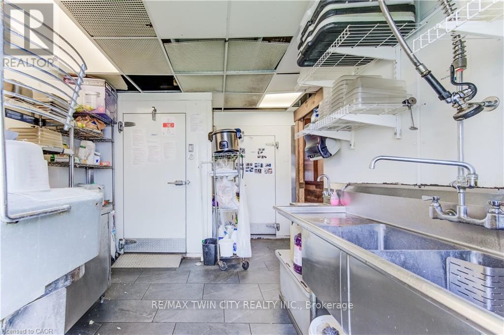 170 University Avenue, Waterloo, Ontario  N2L 3E9 - Photo 33 - X13071886