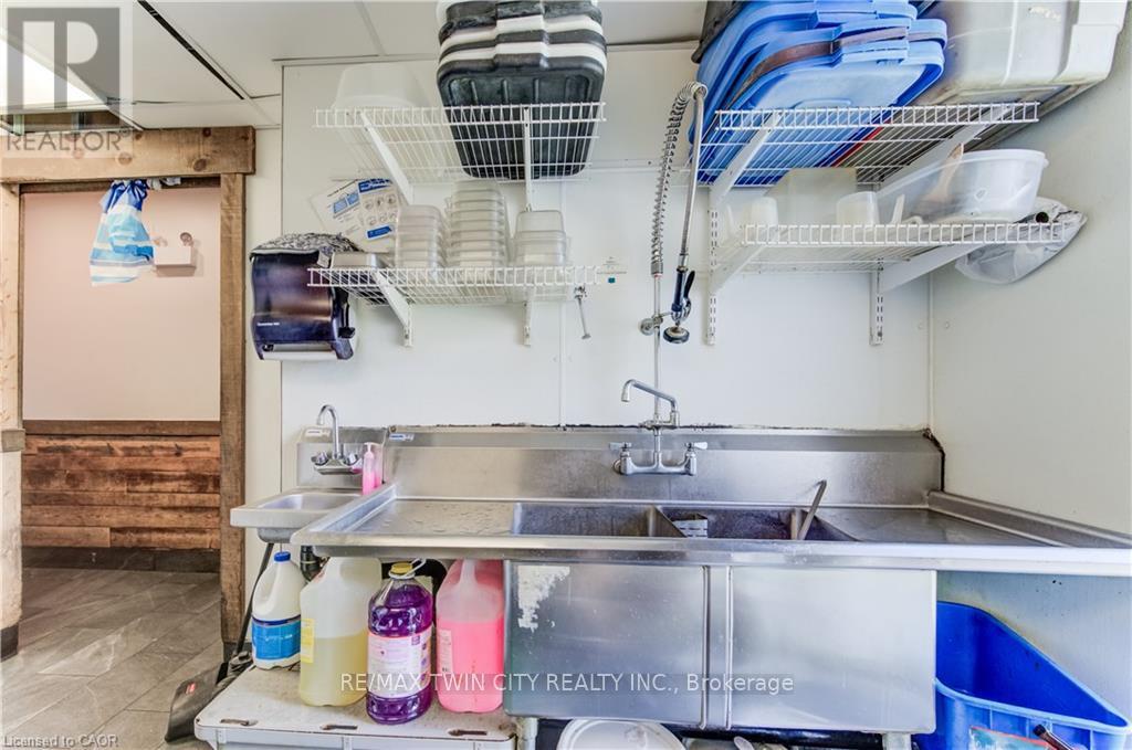 170 University Avenue, Waterloo, Ontario  N2L 3E9 - Photo 34 - X13071886
