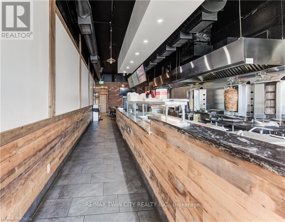 170 University Avenue, Waterloo, Ontario  N2L 3E9 - Photo 4 - X13071886