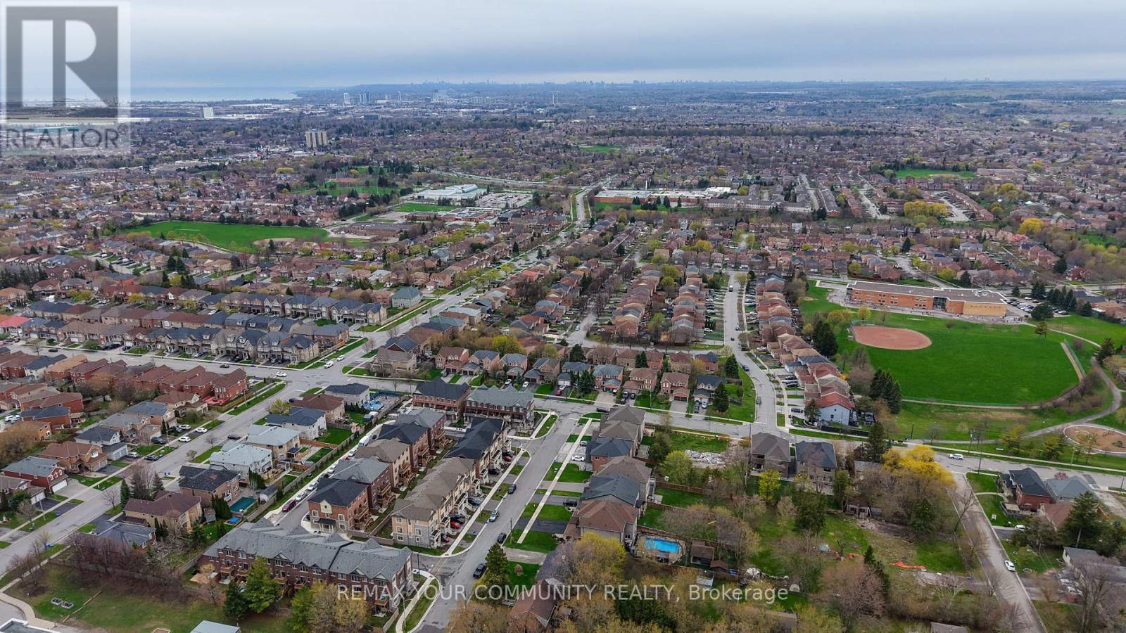 6 Grayson Road, Ajax, Ontario  L1Z 1E4 - Photo 3 - E13067352