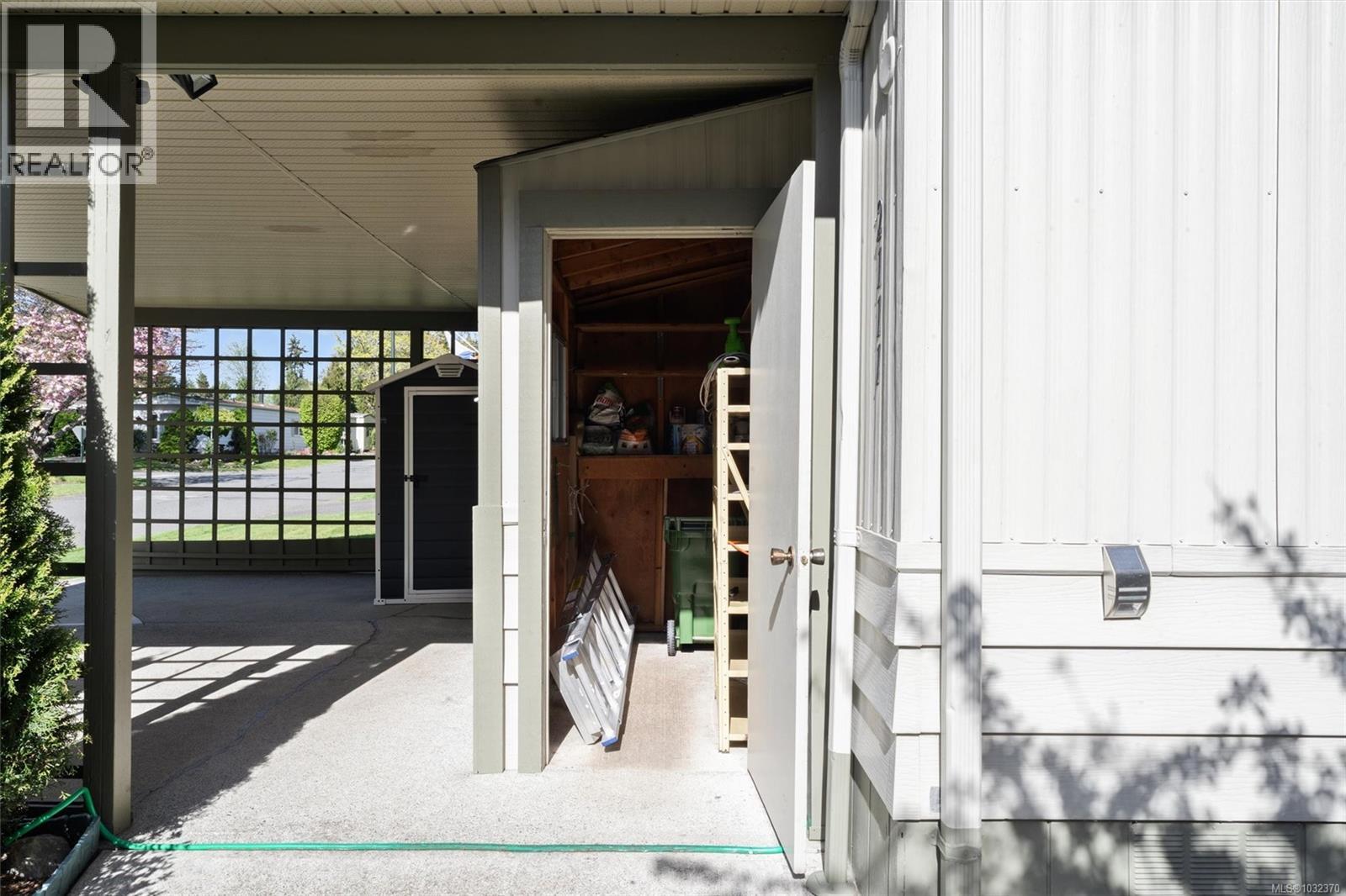 2111 Summergate Blvd, Sidney, British Columbia  V8L 4K9 - Photo 24 - 1032370