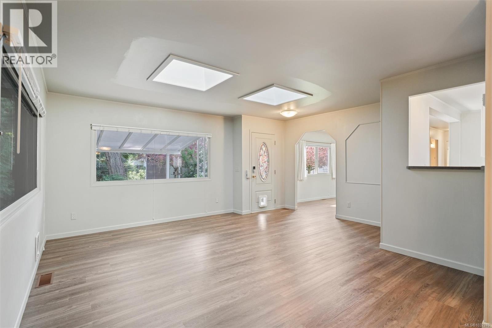 2111 Summergate Blvd, Sidney, British Columbia  V8L 4K9 - Photo 4 - 1032370