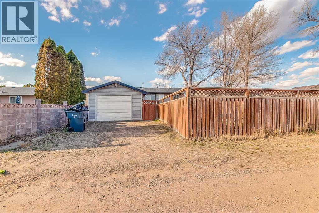 375 18 Street Ne, Medicine Hat, Alberta  T1C 1A7 - Photo 47 - A2305760