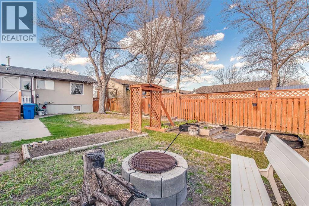 375 18 Street Ne, Medicine Hat, Alberta  T1C 1A7 - Photo 46 - A2305760