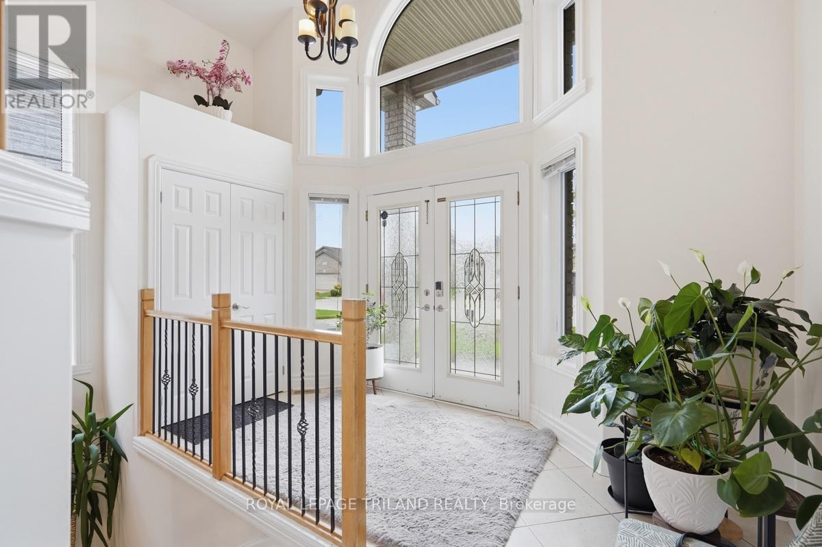 1687 Seymour Crescent, London North, Ontario  N6G 5N5 - Photo 2 - X13072106