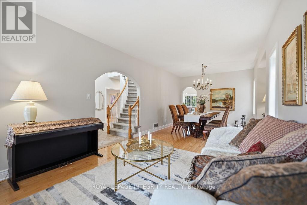 136 Shaughnessy Crescent, Ottawa, Ontario  K2K 2N3 - Photo 6 - X13072234