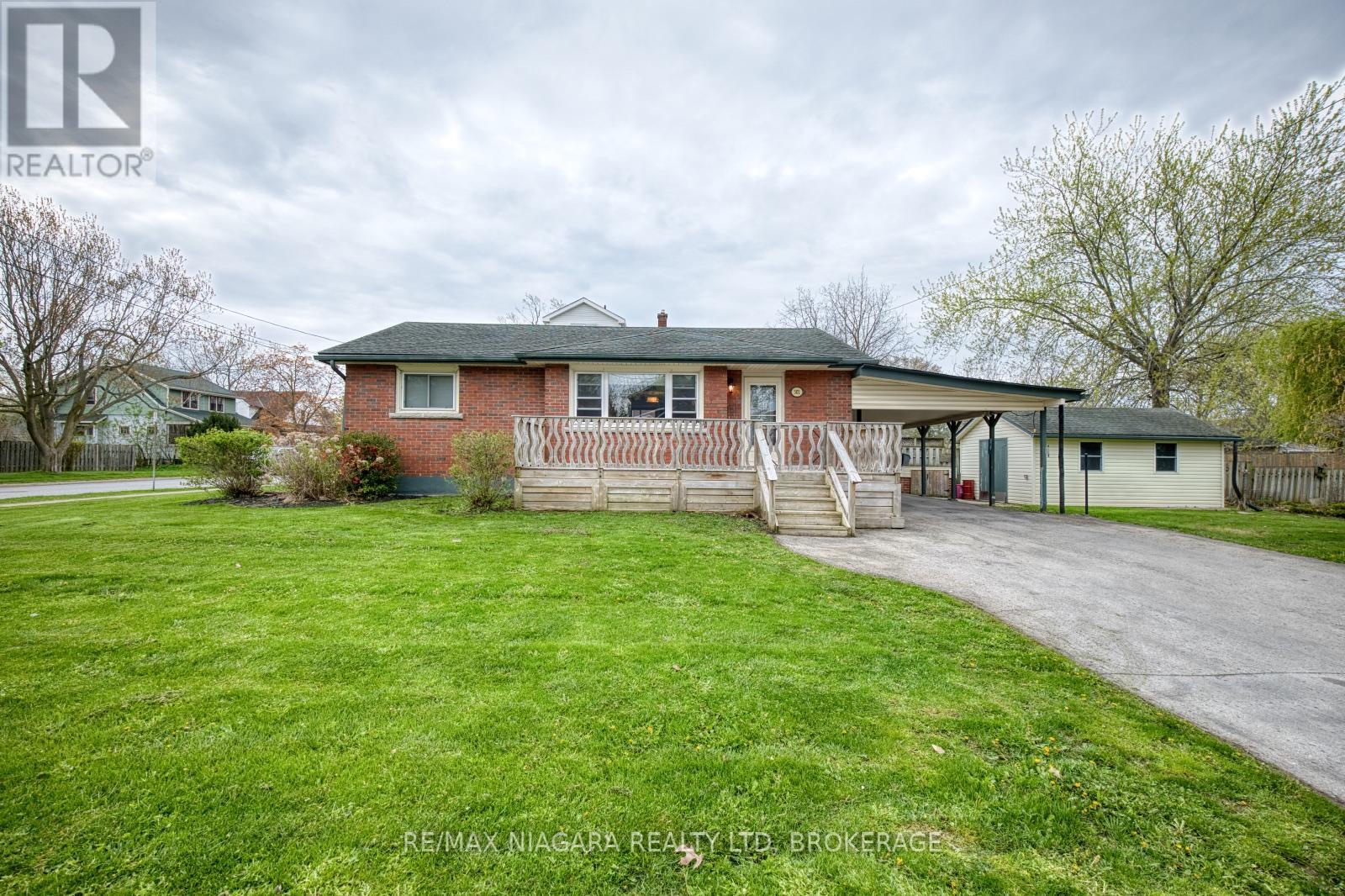 301 Highland Avenue, Fort Erie, Ontario  L2A 2Y1 - Photo 3 - X13072280