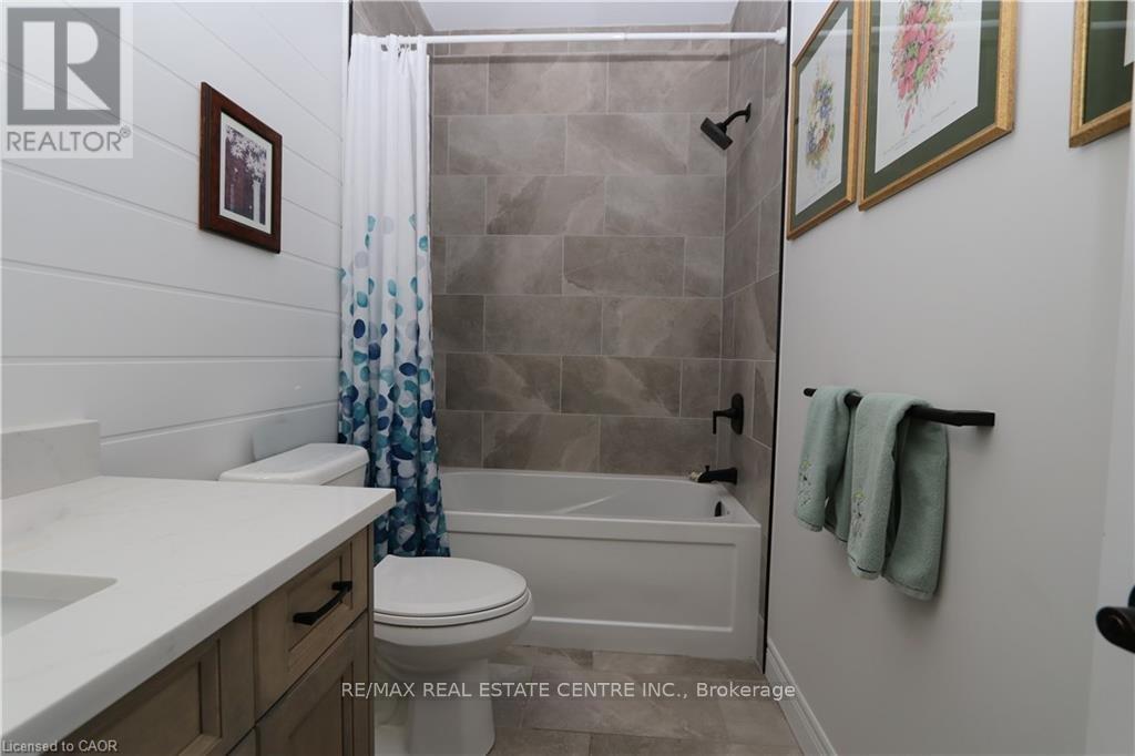 87a Abigail Avenue, Brantford, Ontario  N3R 4S4 - Photo 5 - X12692548