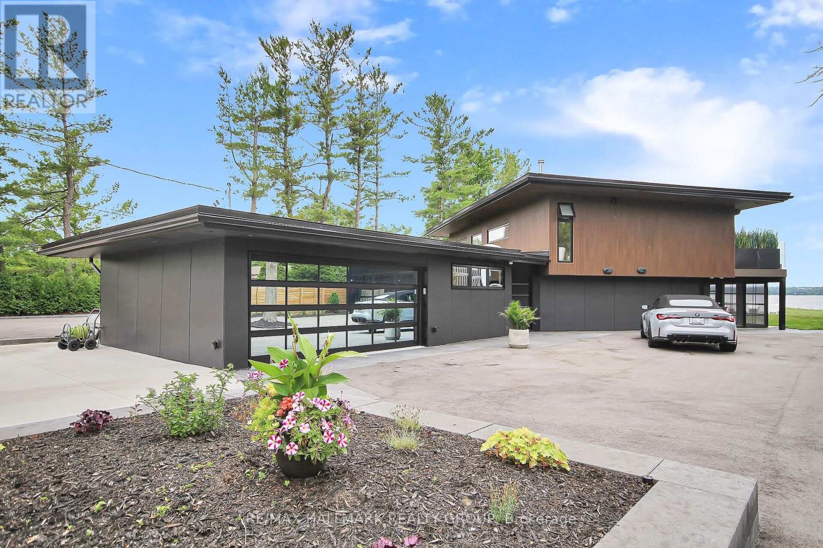 227 Grandview Road, Ottawa, Ontario  K2H 8B9 - Photo 3 - X12550718