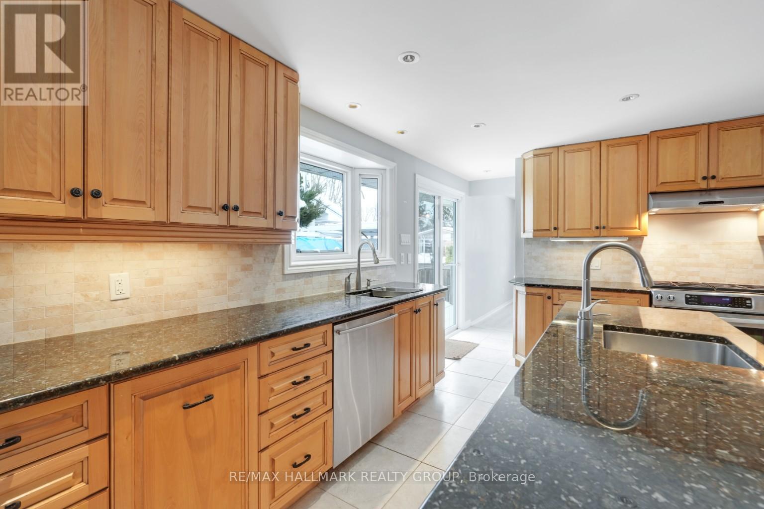 2036 Kings Grove Crescent, Ottawa, Ontario  K1J 6G1 - Photo 11 - X12822552