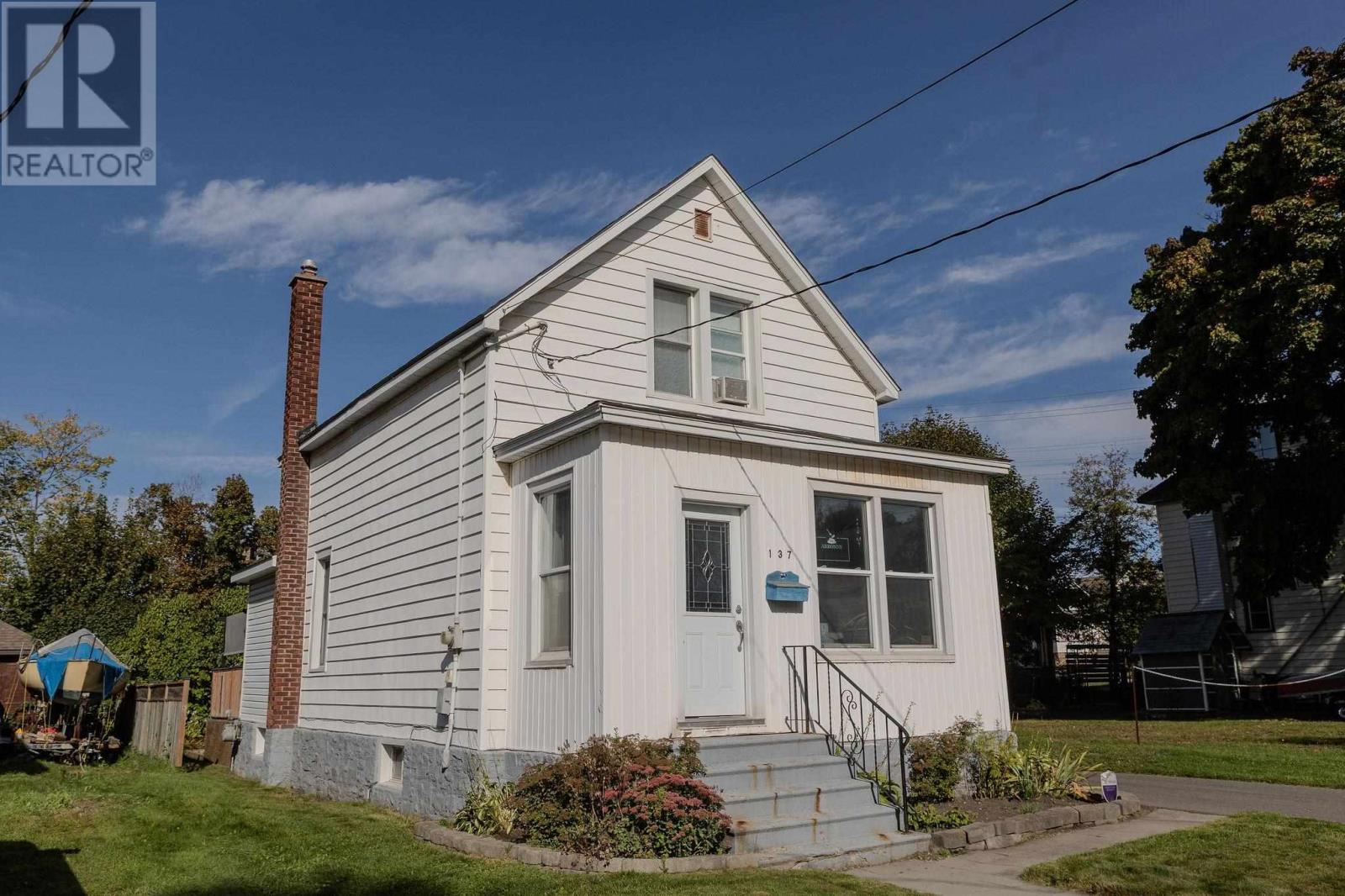 137 Pilgrim St, Sault Ste. Marie, Ontario  P6A 3E8 - Photo 2 - SM253344
