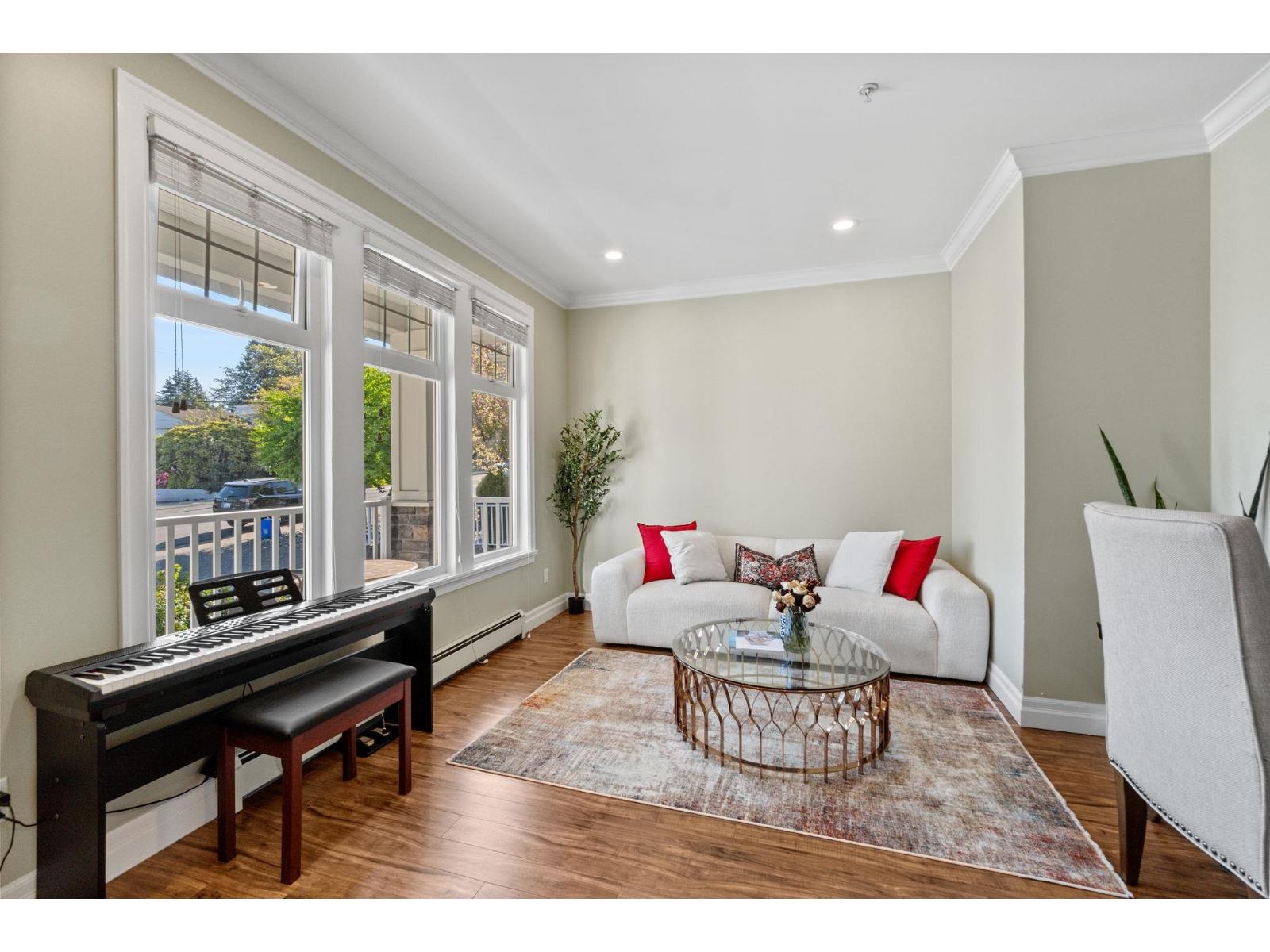 15595 Thrift Avenue, White Rock, British Columbia  V4B 2L8 - Photo 2 - R3118369