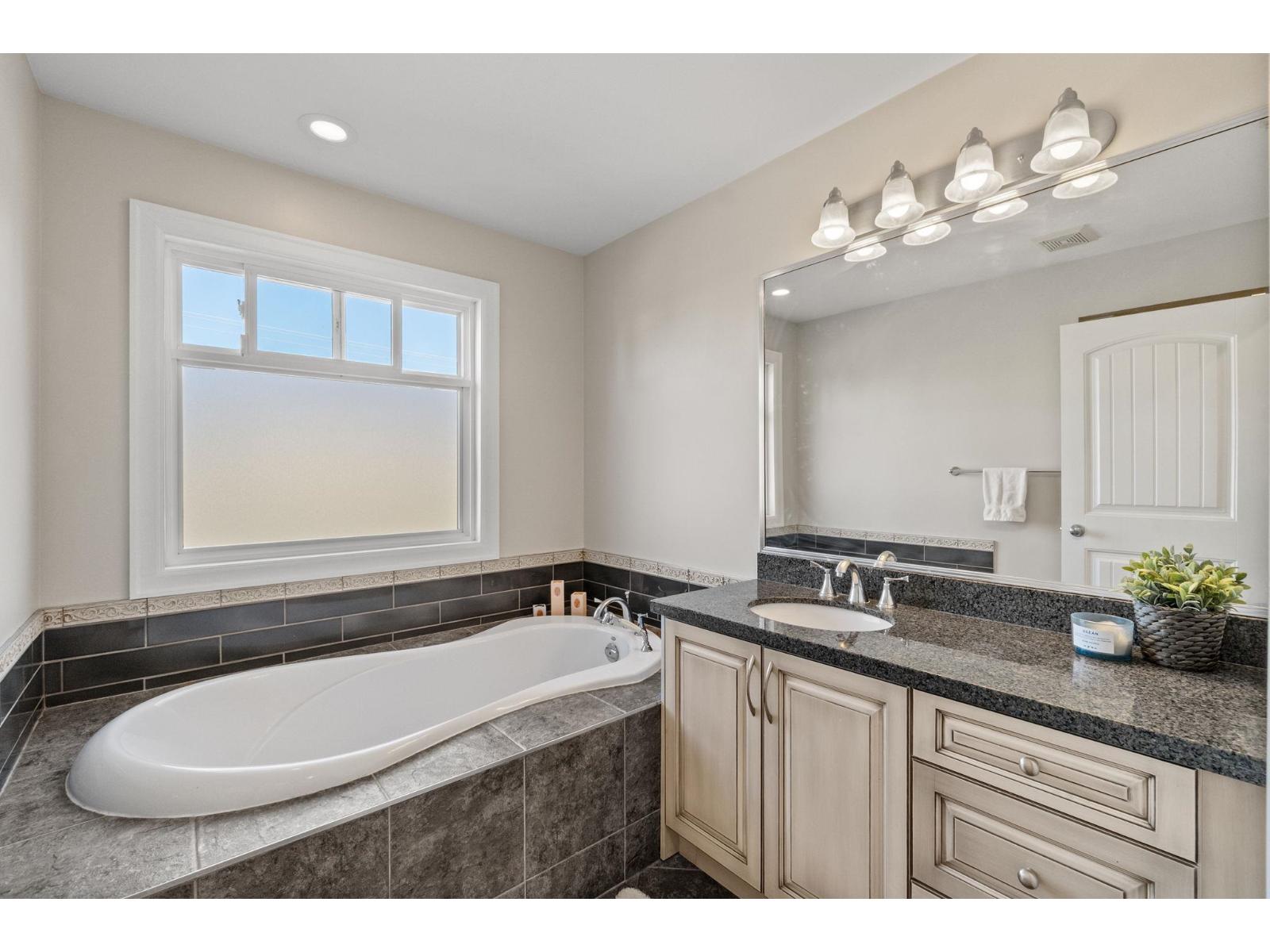15595 Thrift Avenue, White Rock, British Columbia  V4B 2L8 - Photo 18 - R3118369