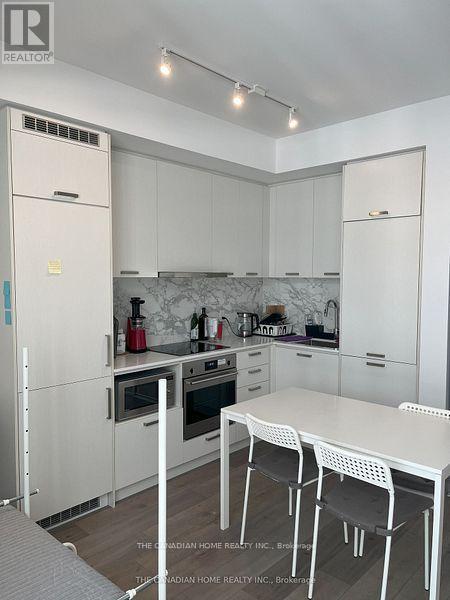 1103 - 10 Honeycrisp Crescent, Vaughan, Ontario  L4K 0M7 - Photo 2 - N12853414