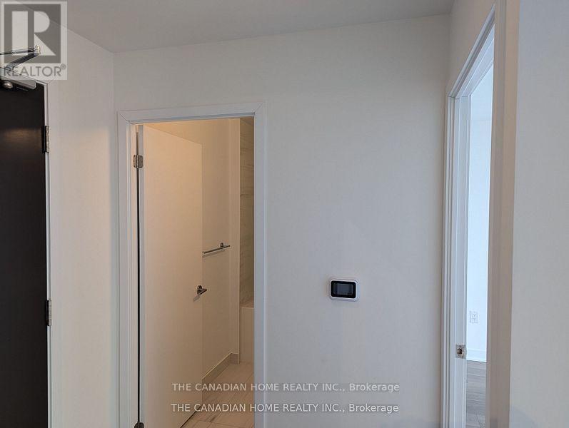 1103 - 10 Honeycrisp Crescent, Vaughan, Ontario  L4K 0M7 - Photo 7 - N12853414