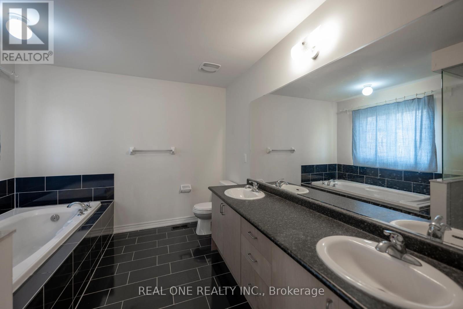 1136 Cenotaph Boulevard, Newmarket, Ontario  L3X 0A7 - Photo 13 - N12954826