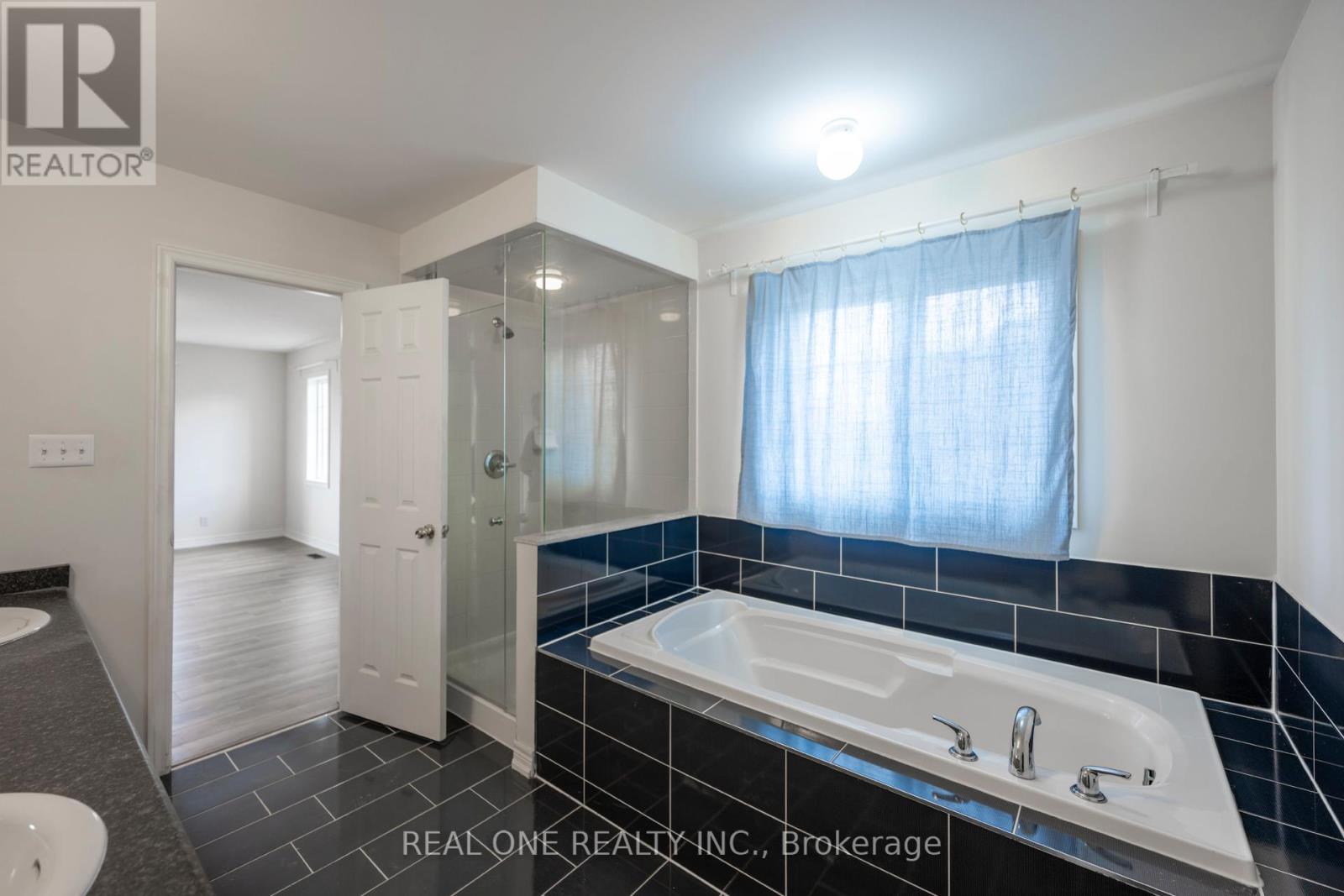 1136 Cenotaph Boulevard, Newmarket, Ontario  L3X 0A7 - Photo 12 - N12954826