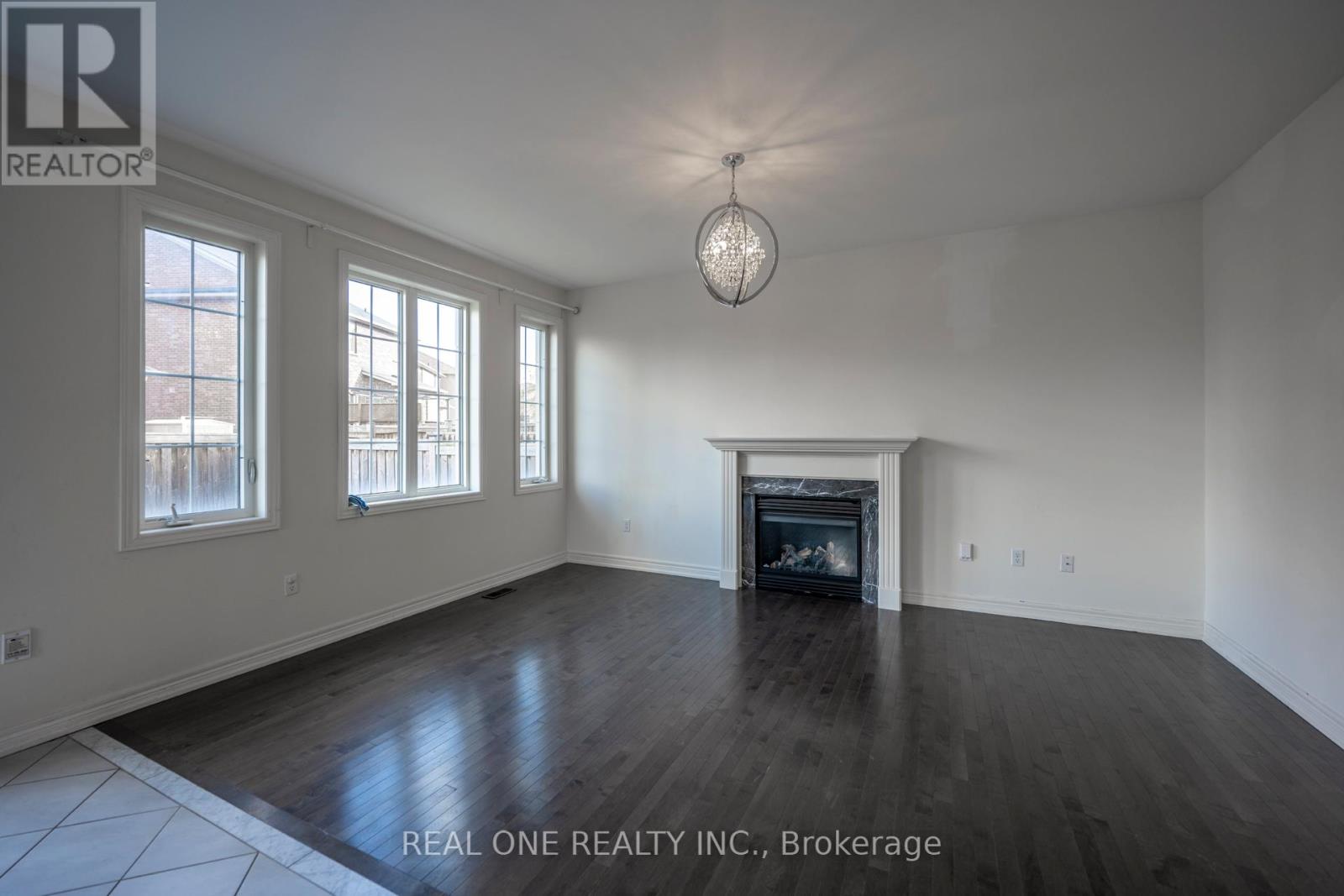 1136 Cenotaph Boulevard, Newmarket, Ontario  L3X 0A7 - Photo 8 - N12954826