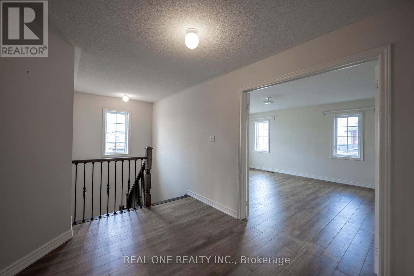 1136 Cenotaph Boulevard, Newmarket, Ontario  L3X 0A7 - Photo 18 - N12954826