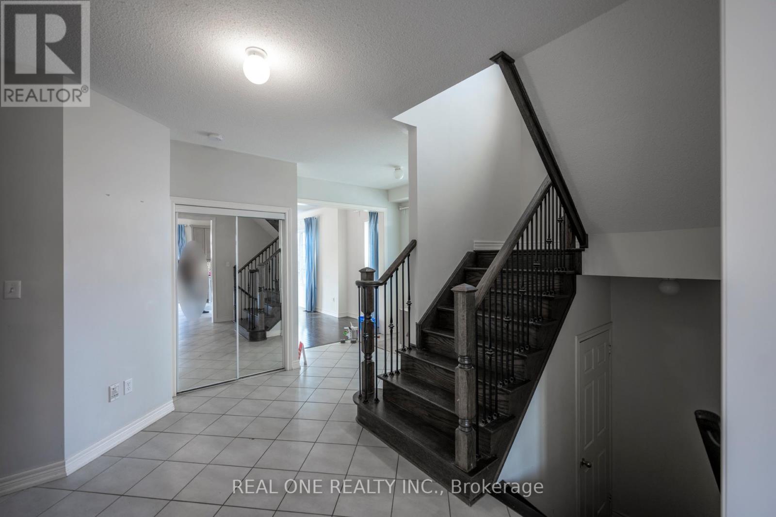 1136 Cenotaph Boulevard, Newmarket, Ontario  L3X 0A7 - Photo 4 - N12954826