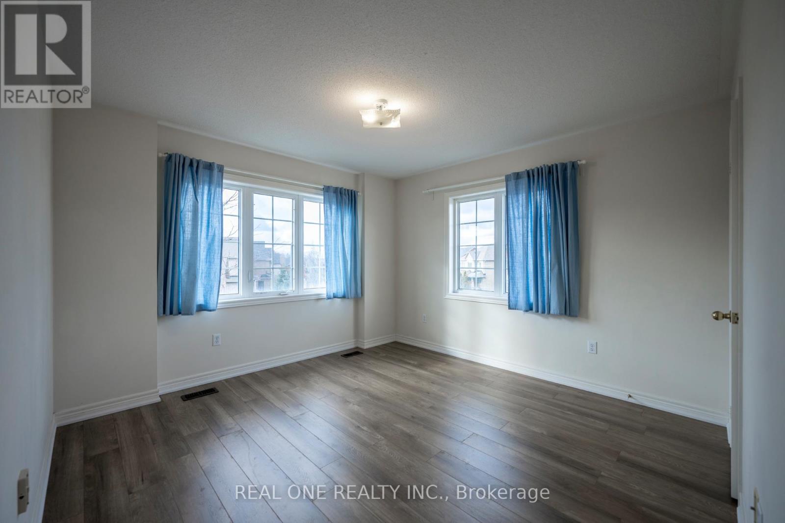 1136 Cenotaph Boulevard, Newmarket, Ontario  L3X 0A7 - Photo 15 - N12954826