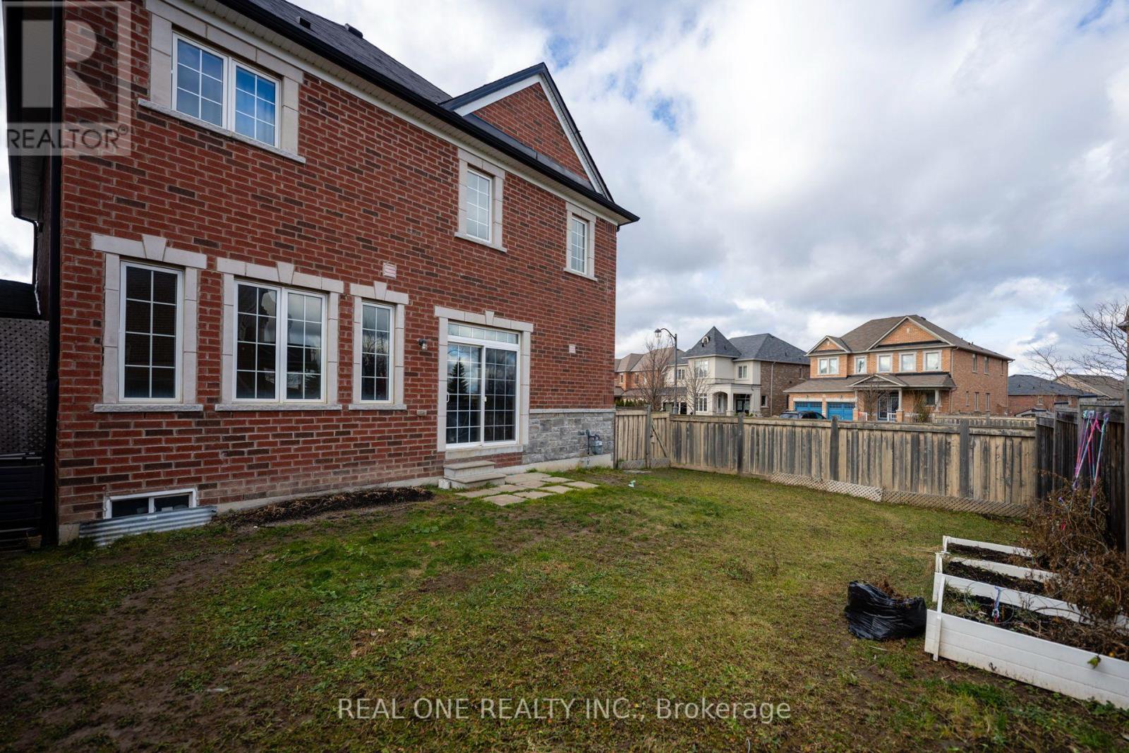 1136 Cenotaph Boulevard, Newmarket, Ontario  L3X 0A7 - Photo 21 - N12954826