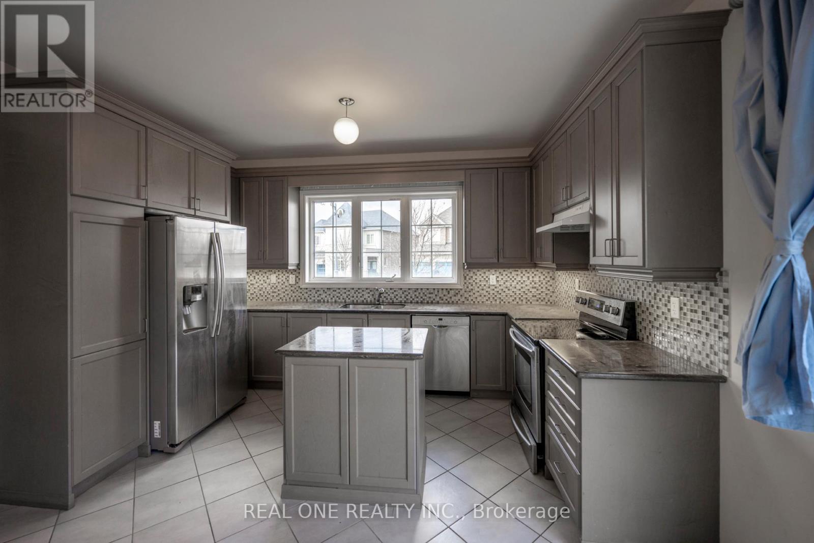 1136 Cenotaph Boulevard, Newmarket, Ontario  L3X 0A7 - Photo 6 - N12954826