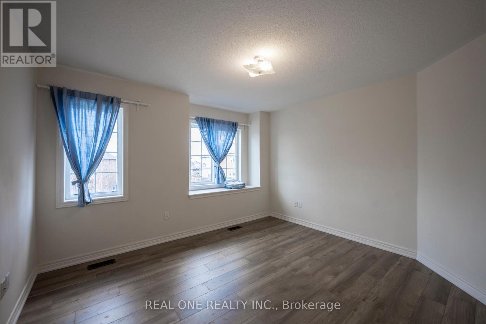 1136 Cenotaph Boulevard, Newmarket, Ontario  L3X 0A7 - Photo 16 - N12954826